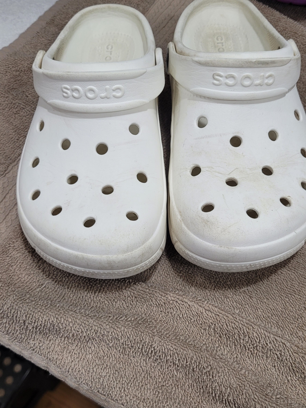 CROCS Classic Clog in White Wmens 7 Mens 5